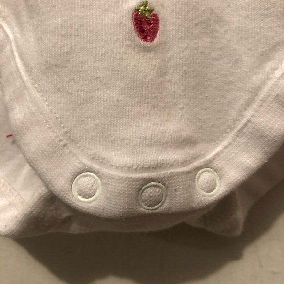 Gymboree Strawberry Onesie Like New - Picture 5 of 6